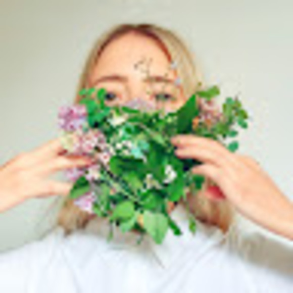 Meet your Posher, Emily - Picture 1 of 1